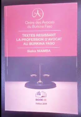 Semaine de l’Avocat burkinabè 2026 : Maître Siaka NIAMBA dédicace un recueil consacré aux textes régissant la profession d’avocat whatsapp image 2026 07 29 at 06.51.02