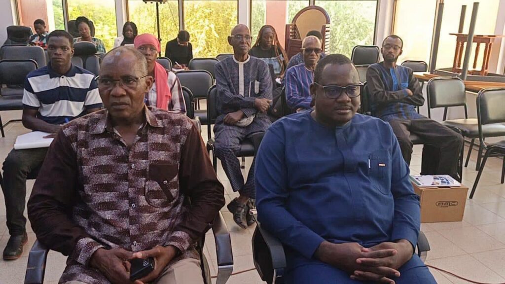 Semaine de l’Avocat burkinabè 2026 : Le journaliste Sita Tarbagdo rend hommage à Maître Frédéric Titinga Pacéré à travers un ouvrage whatsapp image 2026 07 29 at 07.14.03 (2)