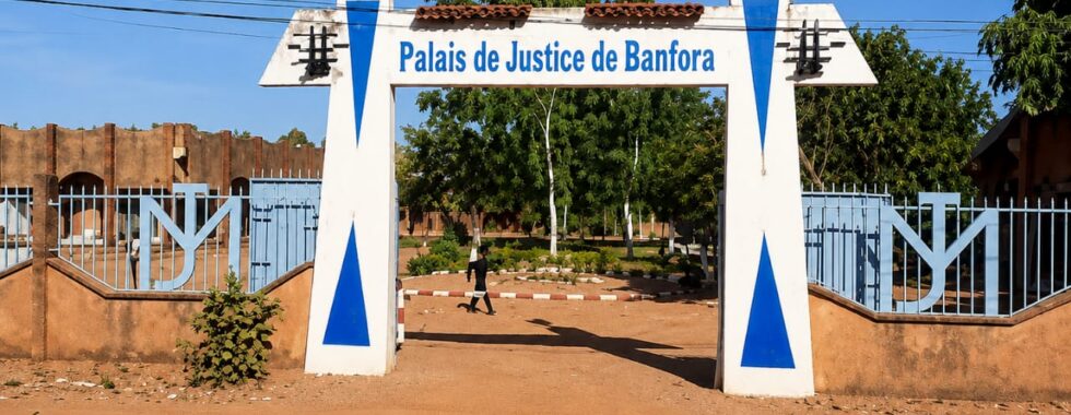 TGI de Banfora : Un prévenu évacué de toute urgence au CHR whatsapp image 2026 08 15 at 11.43.40