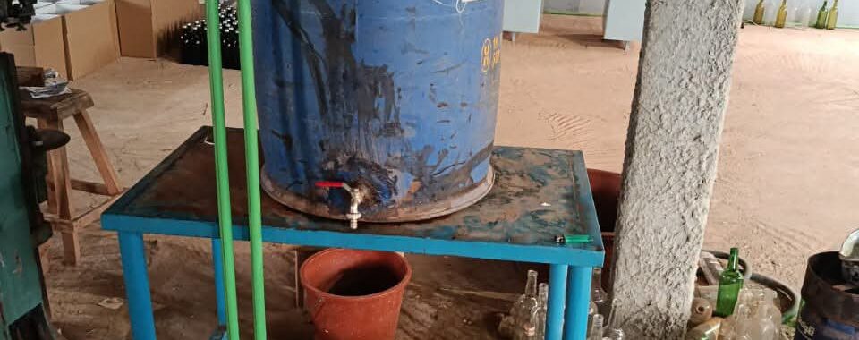 Ouagadougou : La Police municipale démantèle un site clandestin de fabrication et de reconditionnement de boissons alcoolisées whatsapp image 2026 09 25 at 09.32.03