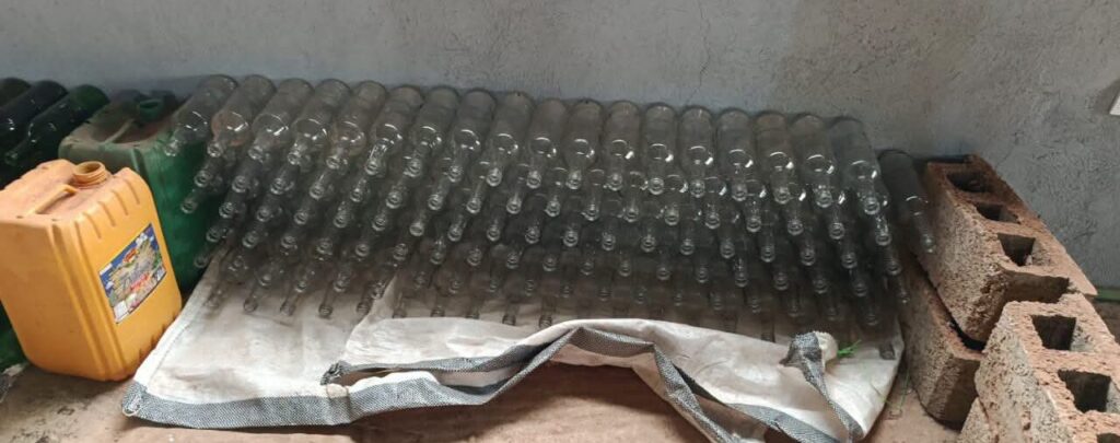 Ouagadougou : La Police municipale démantèle un site clandestin de fabrication et de reconditionnement de boissons alcoolisées whatsapp image 2026 09 25 at 09.32.04