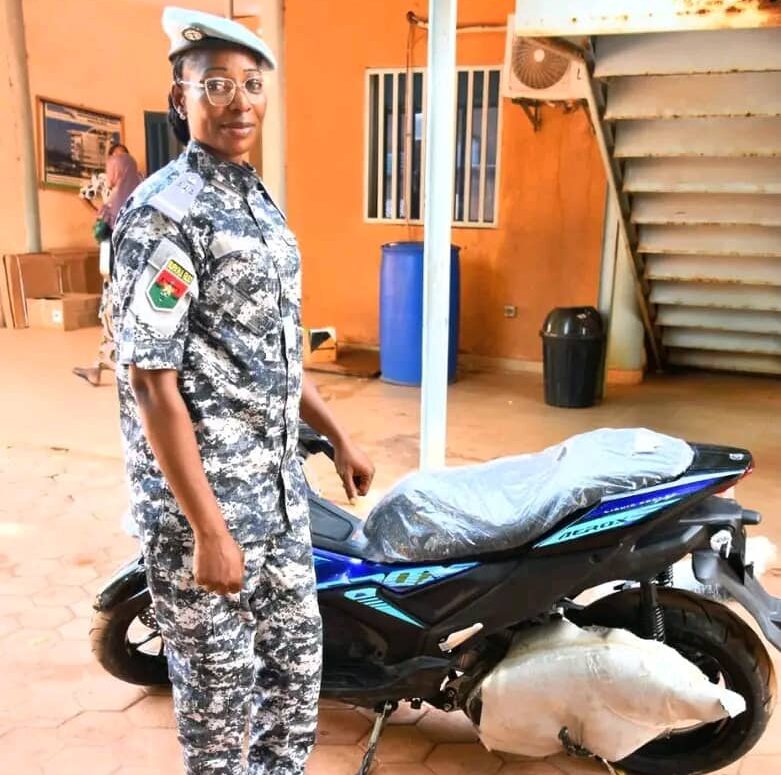 Engagement patriotique : l’Assistant Safiatou Nikiéma récompensée pour avoir composé une chanson dédiée à l’immersion patriotique whatsapp image 2026 09 25 at 12.08.08