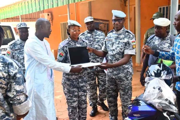 Engagement patriotique : l’Assistant Safiatou Nikiéma récompensée pour avoir composé une chanson dédiée à l’immersion patriotique whatsapp image 2026 09 25 at 12.08.09 (1)
